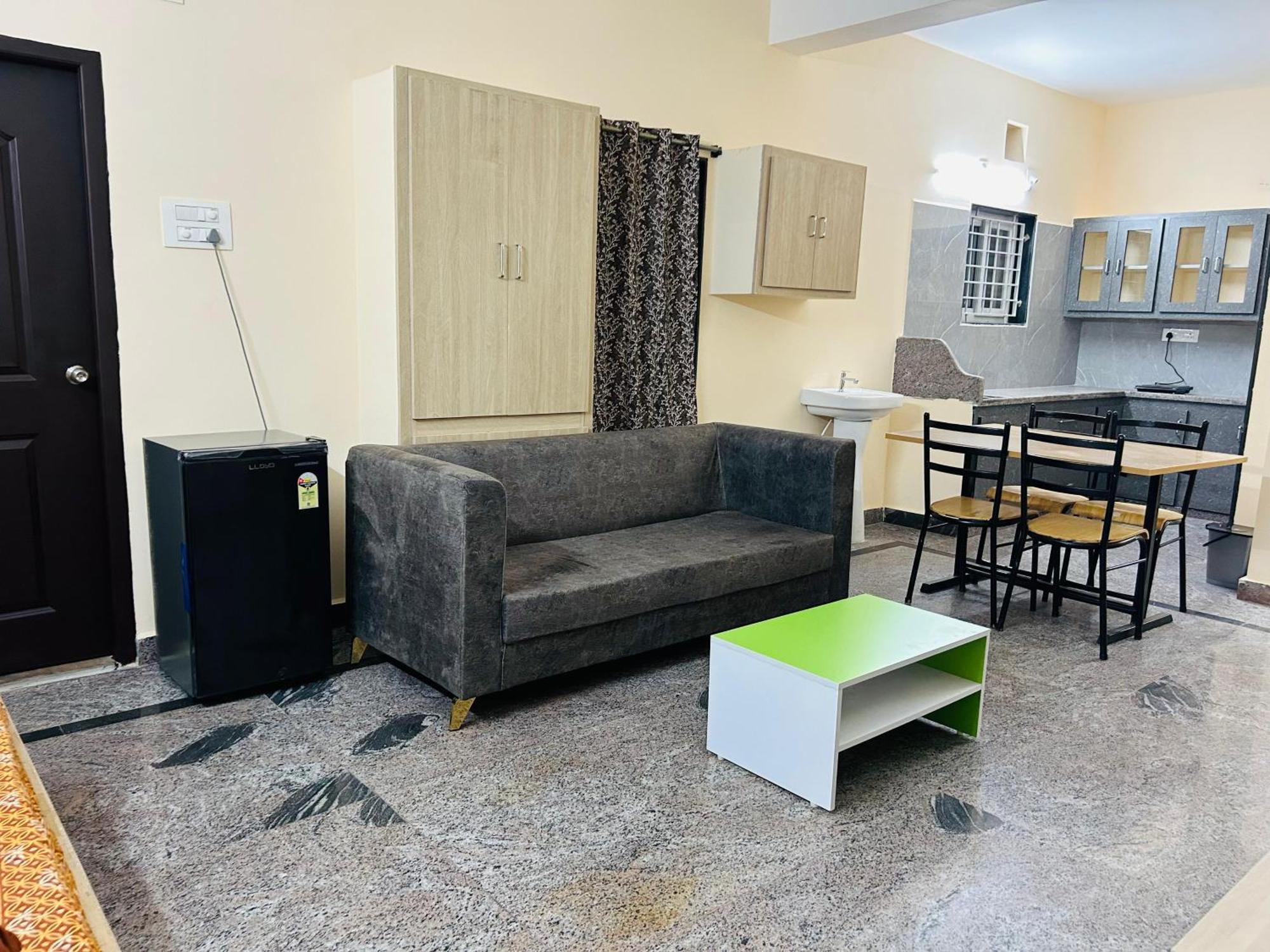 Y Stay Homestay تيروباتي المظهر الخارجي الصورة